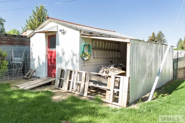 $206,000 | 220 South 2nd East, Soda Springs, ID 83276