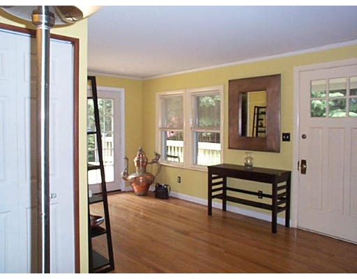 622 Edgell Road Framingham, MA 01701 - Photo 11 of 20