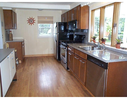 622 Edgell Road Framingham, MA 01701 - Photo 13 of 20