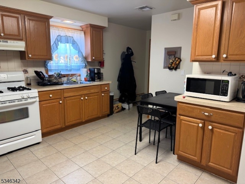 700 West Camplain Road, Unit 4 Manville, NJ 08835 - Photo 5 of 11