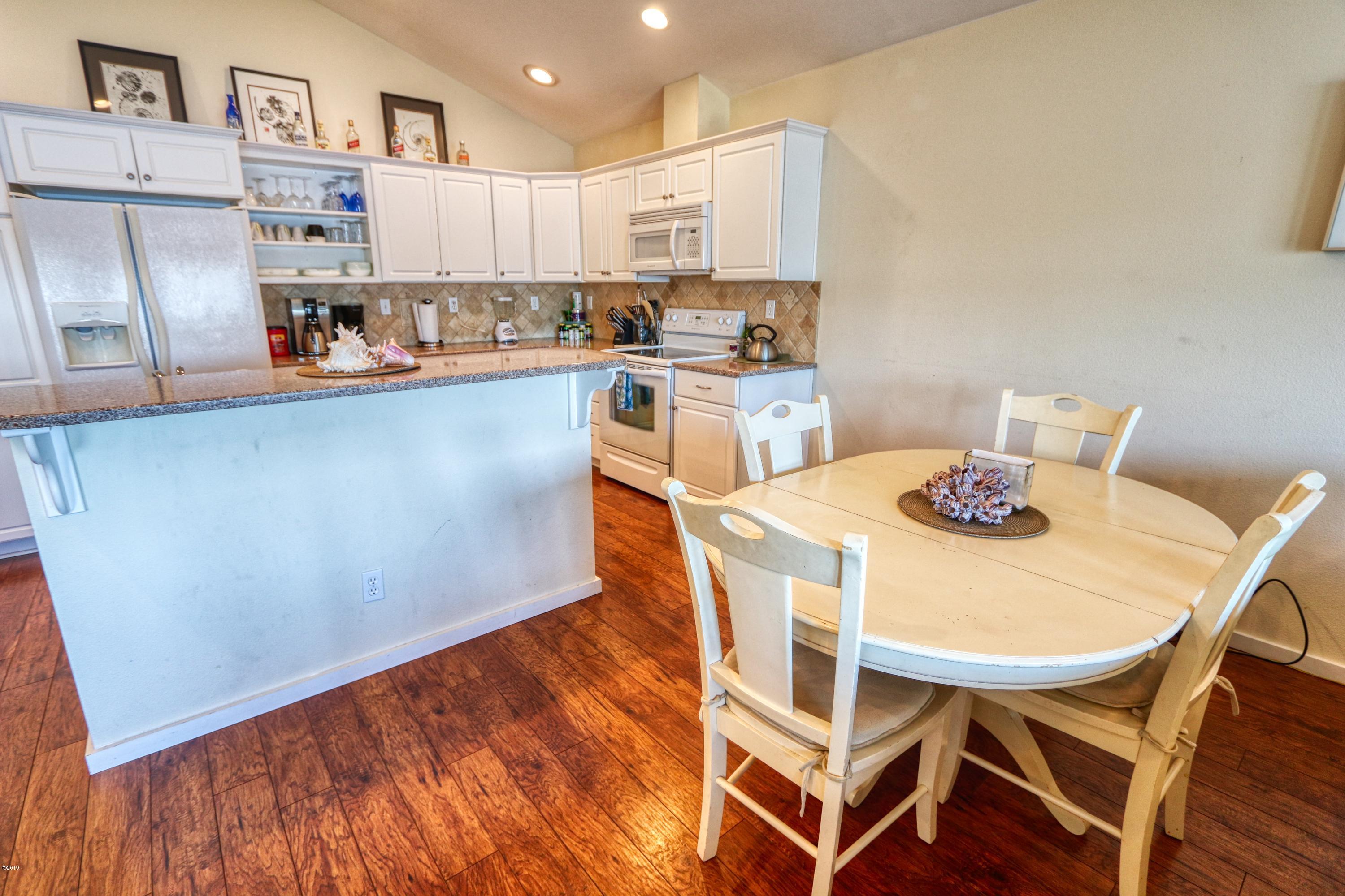 236 Southwest 27th Street South Beach, OR 97366 - Photo 4 of 25 Kitchen