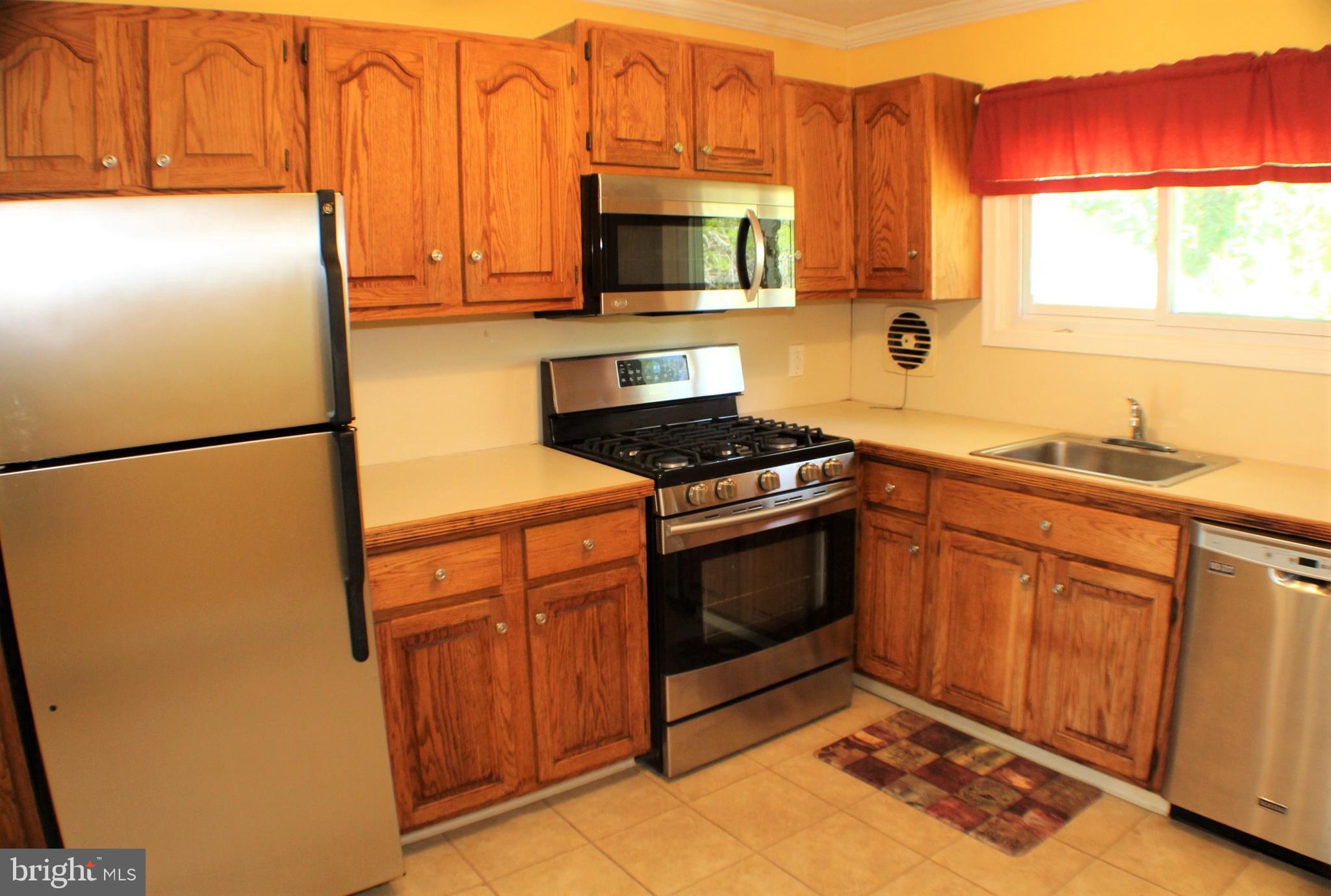 502 Berwyn Road Morrisville, PA 19067 - Photo 4 of 33 Stairless Steel appliances