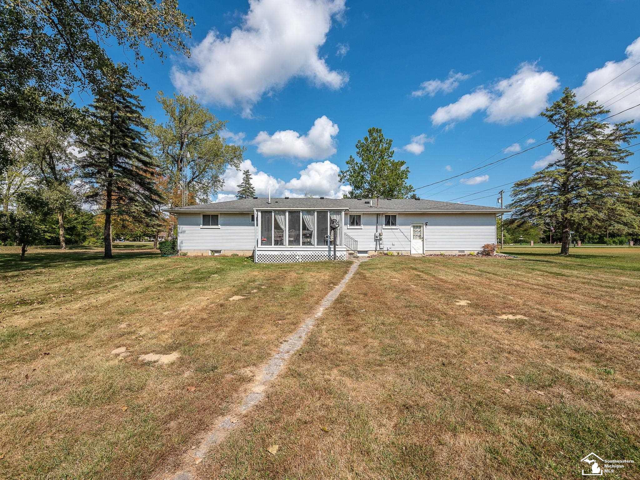 3563 Blue Bush Road Monroe, MI 48162 - Photo 32 of 53 50156006-523a6e23-e2a0-4f14-b30f-e7f598f8ff0a.JPG