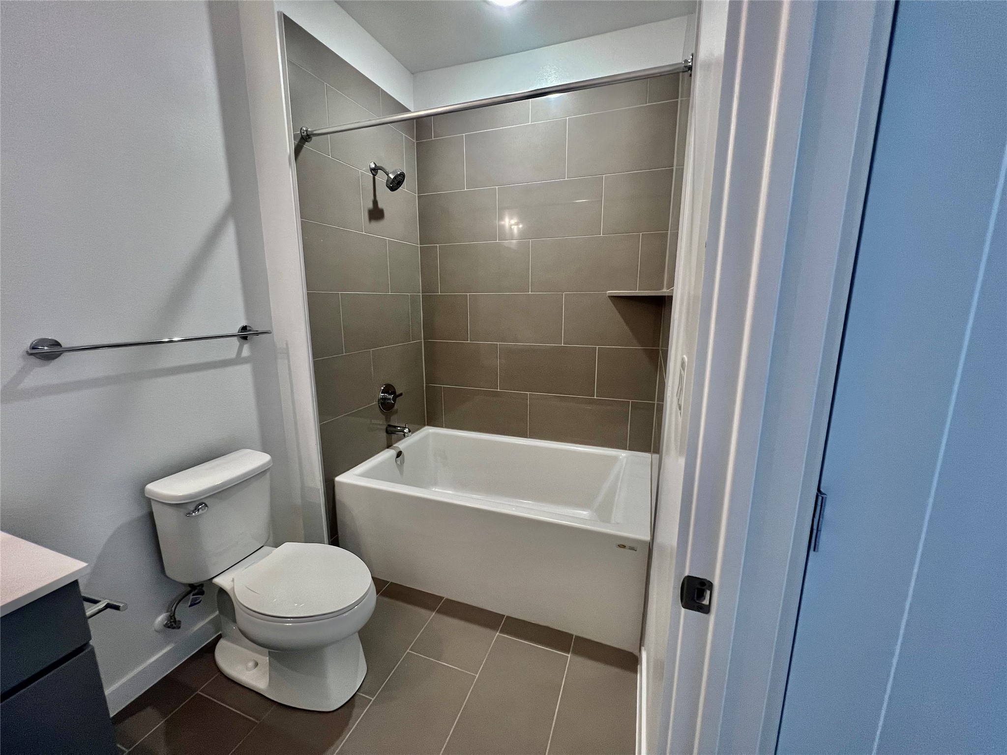 4801 Springdale Road, Unit 2210 Austin, TX 78723 - Photo 14 of 17 The 2nd bathroom features a shower/tub combination