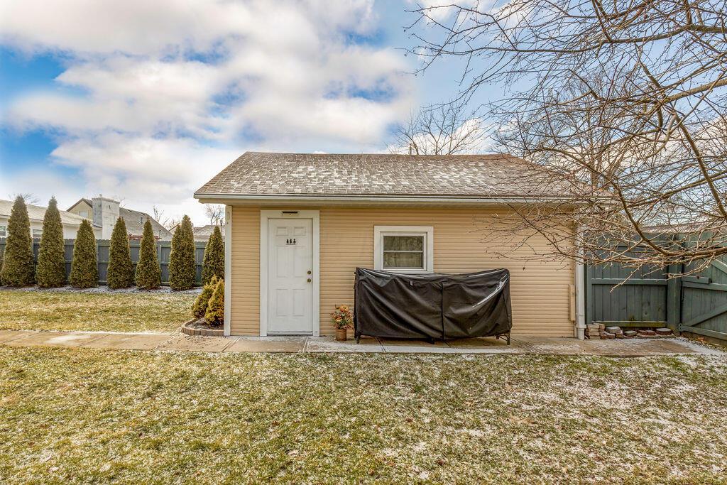975 Bernhard Road Columbus, OH 43213 - Photo 40 of 46 975BernhardRd-Exterior-12