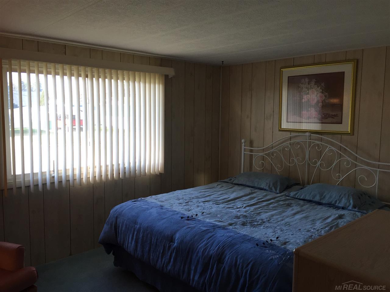 3333 Ravenswood Road, Unit 101 Marysville, MI 48040 - Photo 7 of 13 31272031-6.JPG