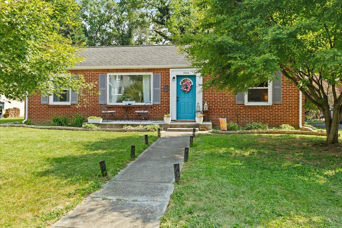 1846 Carlton Road Southwest Roanoke, VA 24015 - Photo 1 of 22 01-1846 Carlton Rd SW_01