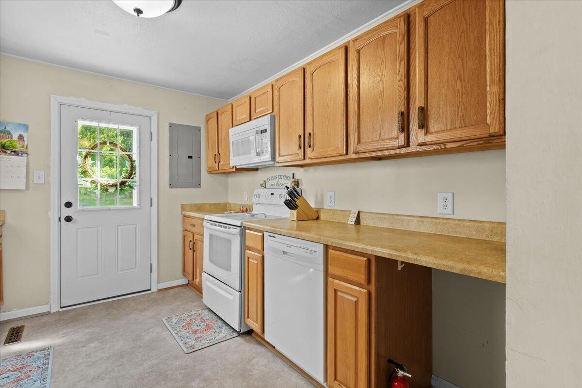 1846 Carlton Road Southwest Roanoke, VA 24015 - Photo 14 of 22 16-1846 Carlton Rd SW_16