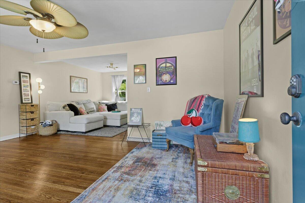 1846 Carlton Road Southwest Roanoke, VA 24015 - Photo 4 of 22 05-1846 Carlton Rd SW_05