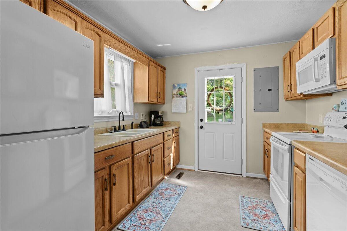 1846 Carlton Road Southwest Roanoke, VA 24015 - Photo 6 of 22 17-1846 Carlton Rd SW_17