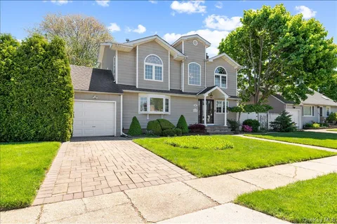 $1,329,000 | 157 Manor Street, Plainview, NY 11803