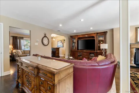 $1,329,000 | 157 Manor Street, Plainview, NY 11803