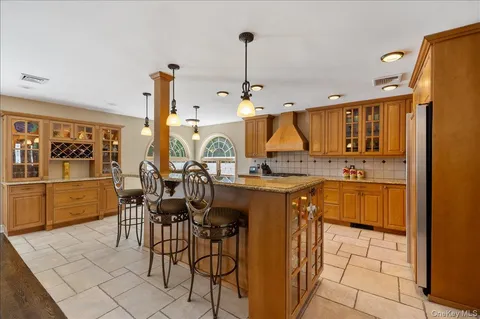 $1,329,000 | 157 Manor Street, Plainview, NY 11803