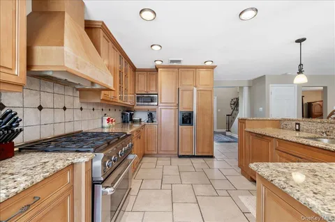 $1,329,000 | 157 Manor Street, Plainview, NY 11803