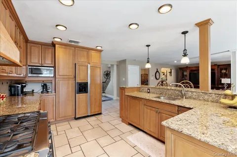 $1,329,000 | 157 Manor Street, Plainview, NY 11803