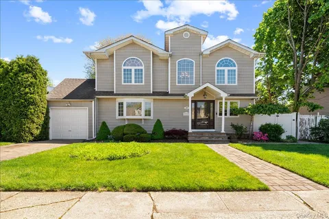 $1,329,000 | 157 Manor Street, Plainview, NY 11803