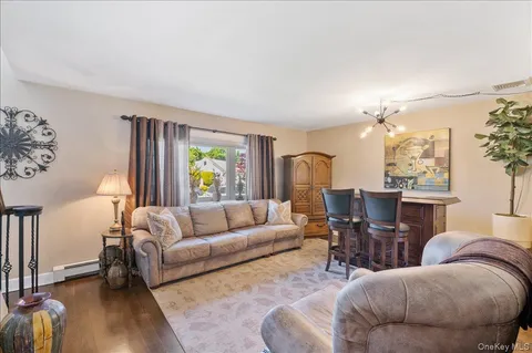 $1,329,000 | 157 Manor Street, Plainview, NY 11803