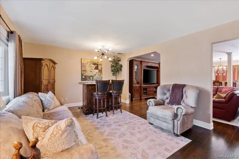 $1,329,000 | 157 Manor Street, Plainview, NY 11803