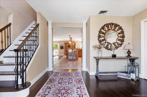 $1,329,000 | 157 Manor Street, Plainview, NY 11803
