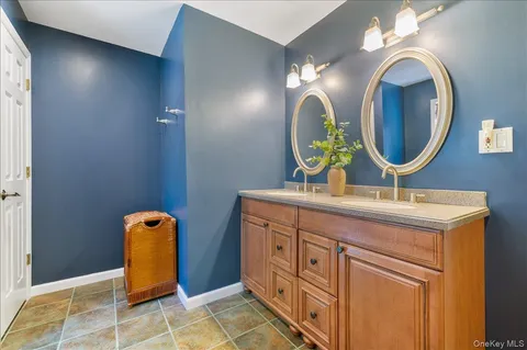 $1,329,000 | 157 Manor Street, Plainview, NY 11803