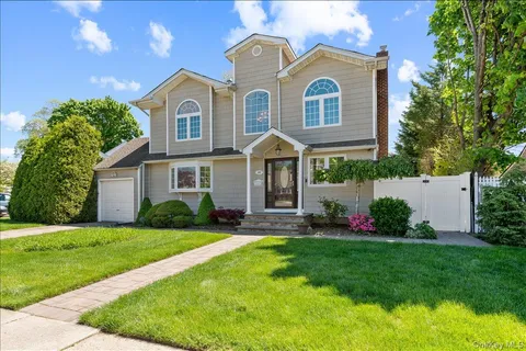 $1,329,000 | 157 Manor Street, Plainview, NY 11803