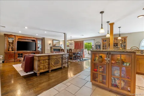 $1,329,000 | 157 Manor Street, Plainview, NY 11803