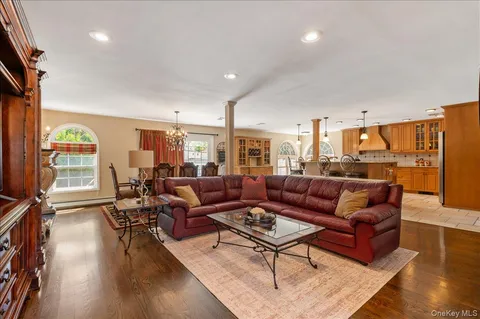 $1,329,000 | 157 Manor Street, Plainview, NY 11803