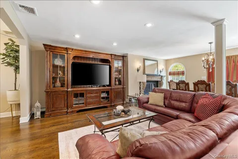 $1,329,000 | 157 Manor Street, Plainview, NY 11803
