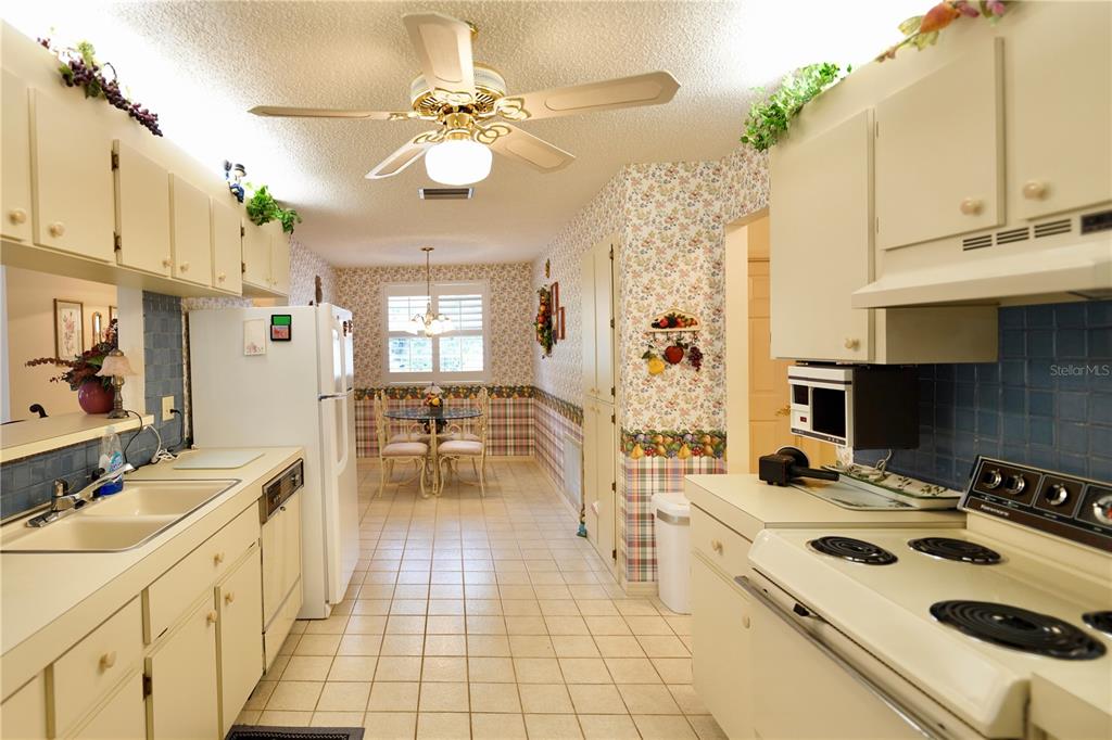 7624 Lake Forest Circle Port Richey, FL 34668 - Photo 4 of 27