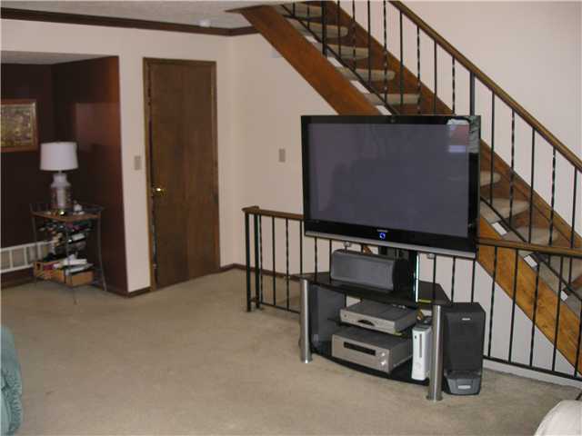 2059 Sprucefield Road Columbus, OH 43229 - Photo 4 of 10