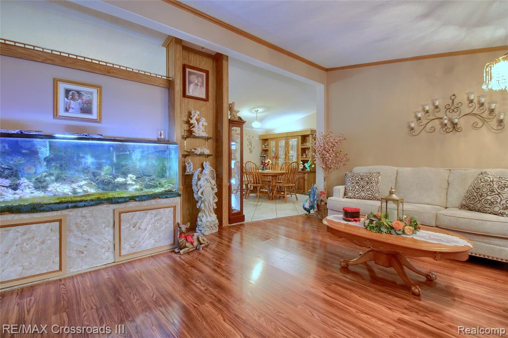 48620 Wear Road Belleville, MI 48111 - Photo 3 of 24