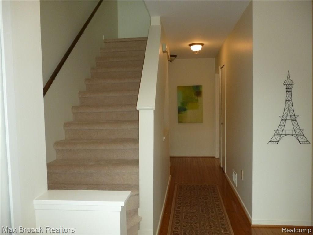 698 Charing Court Rochester Hills, MI 48307 - Photo 6 of 28