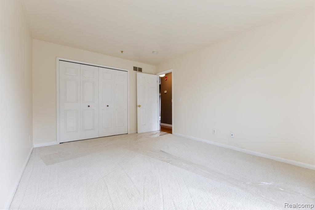 17036 Farmington Road Livonia, MI 48154 - Photo 21 of 38