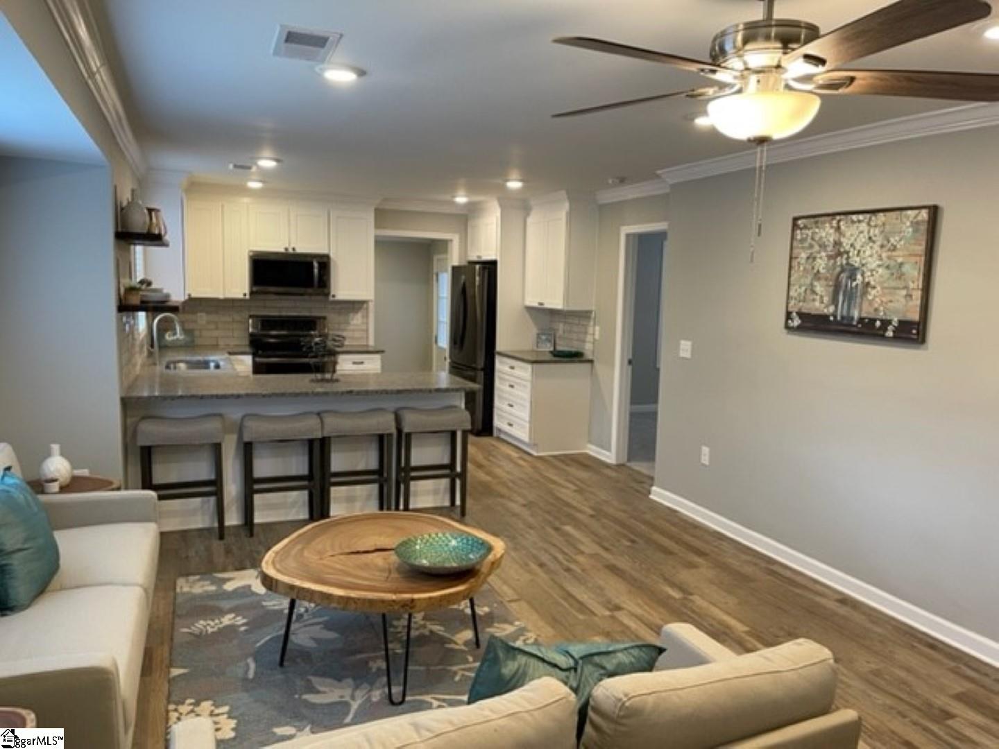 27 Lowndes Hill Road Greenville, SC 29607 - Photo 4 of 19