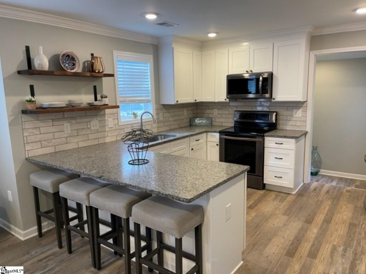 27 Lowndes Hill Road Greenville, SC 29607 - Photo 5 of 19