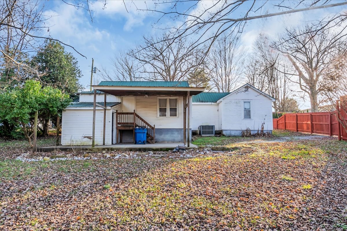 807 Perrigan Lane Manchester, TN 37355 - Photo 42 of 44 a view of a house with a yard