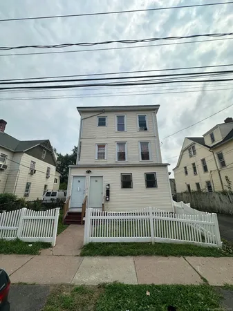 $1,750 | 74-76 Madison Avenue, Unit 3, Hartford, CT 06106