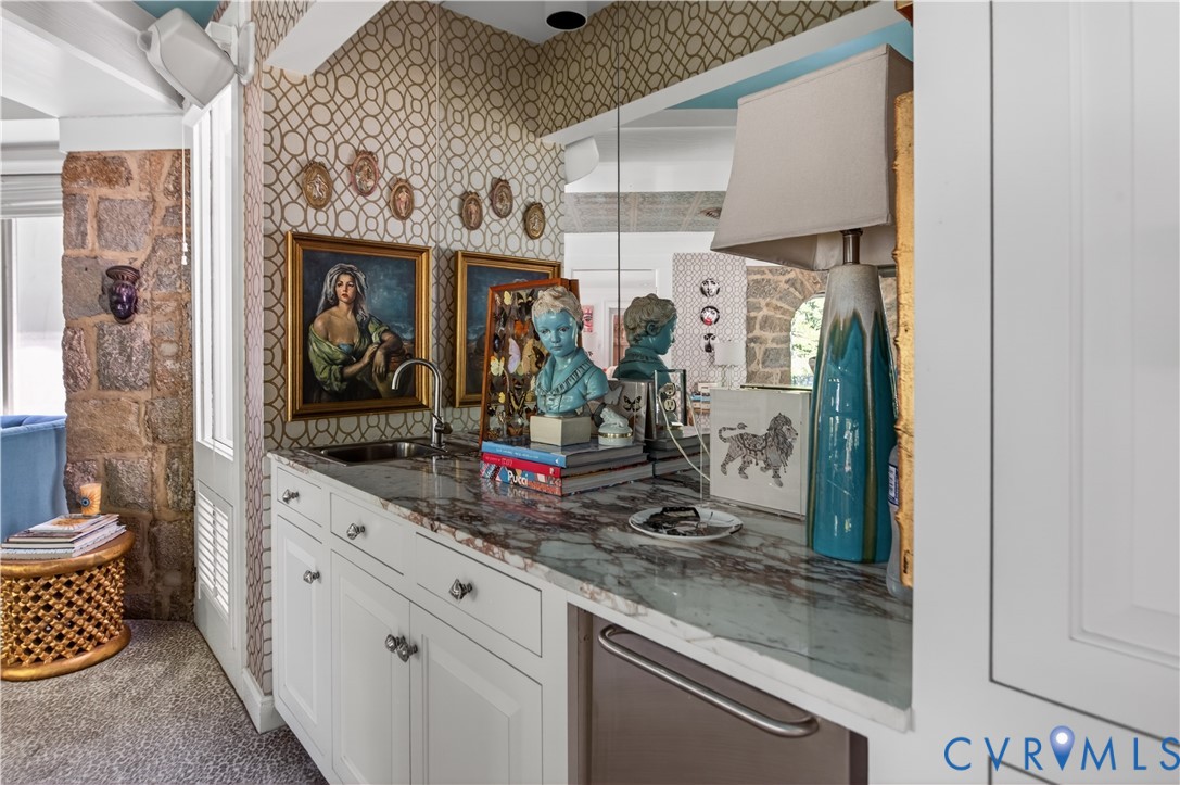 4634 Butte Road Richmond, VA 23235 - Photo 28 of 60 Wet Bar with ice maker