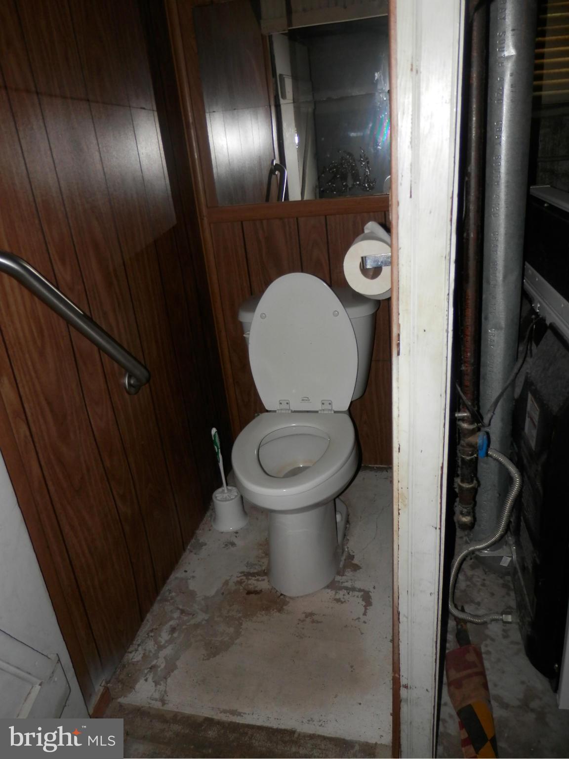 7101 Harford Road Baltimore, MD 21234 - Photo 14 of 14 Bath