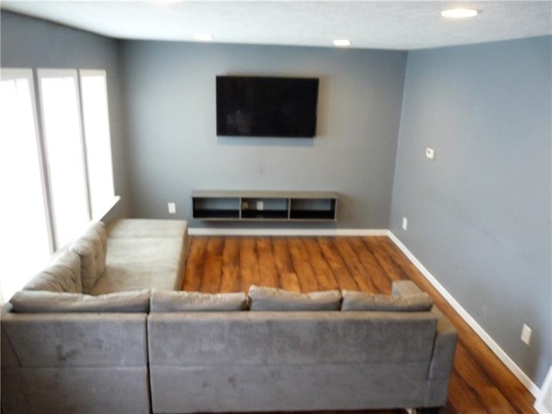 549 Jefferson Road Pittsburgh, PA 15235 - Photo 3 of 23 Gallery Image 3