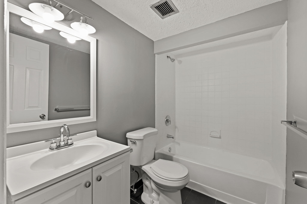 122 Chestnut Street, Unit 215 Springfield, MA 01103 - Photo 15 of 28