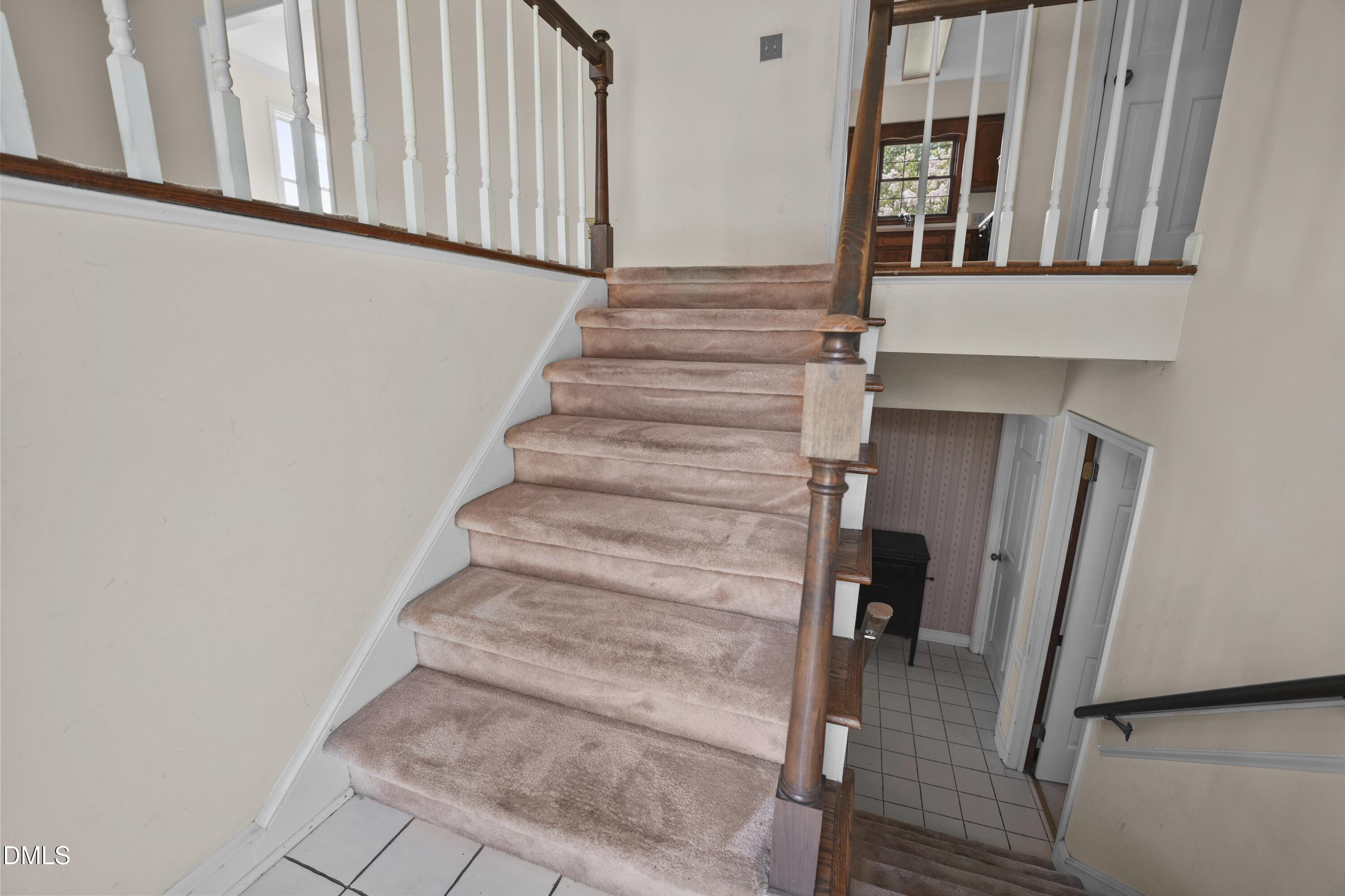 3307 Roundtree Court Raleigh, NC 27607 - Photo 15 of 27 Entry