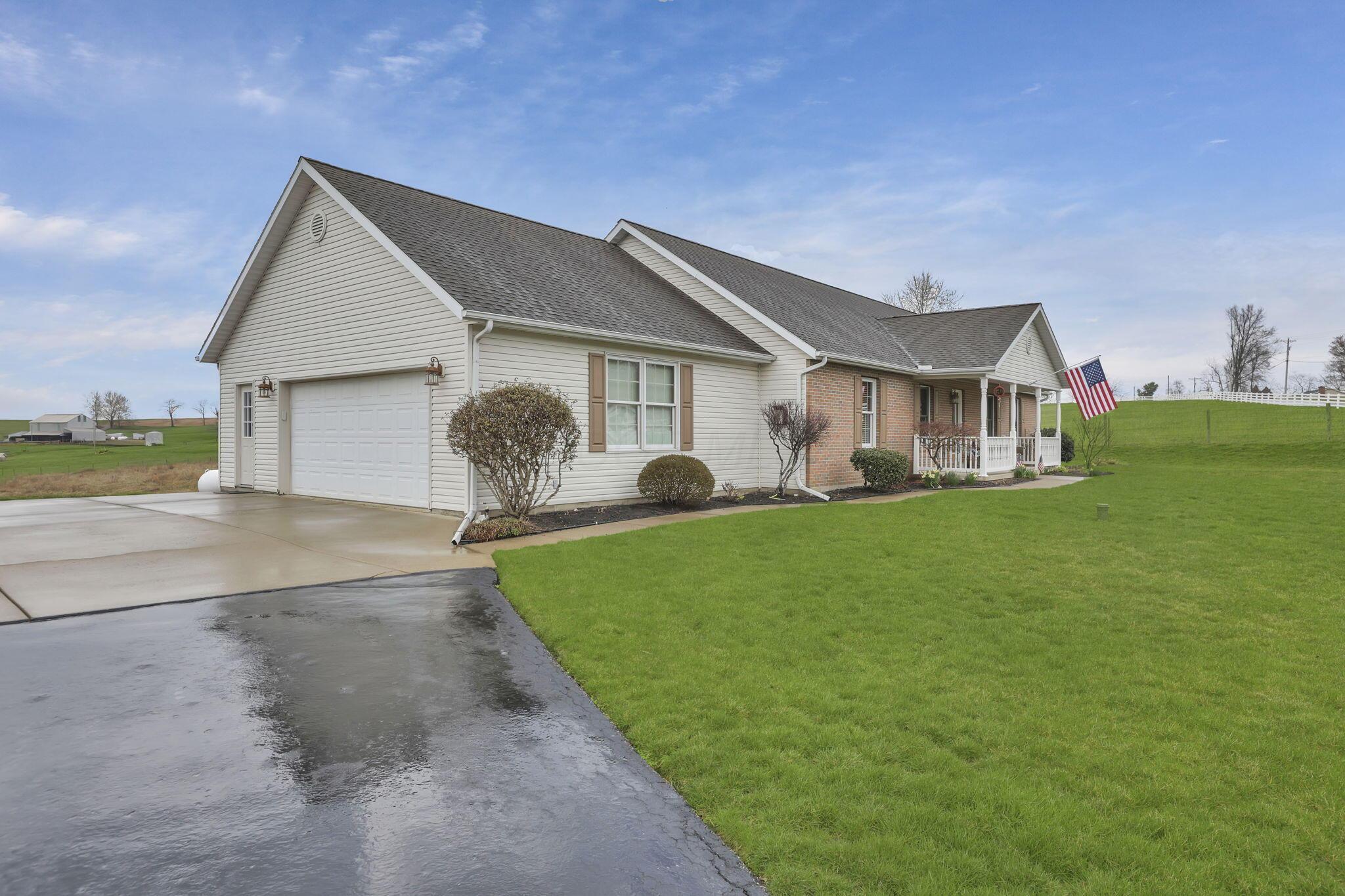 345 Lake Road Northeast Lancaster, OH 43130 - Photo 4 of 74 4-web-or-mls-939A2550
