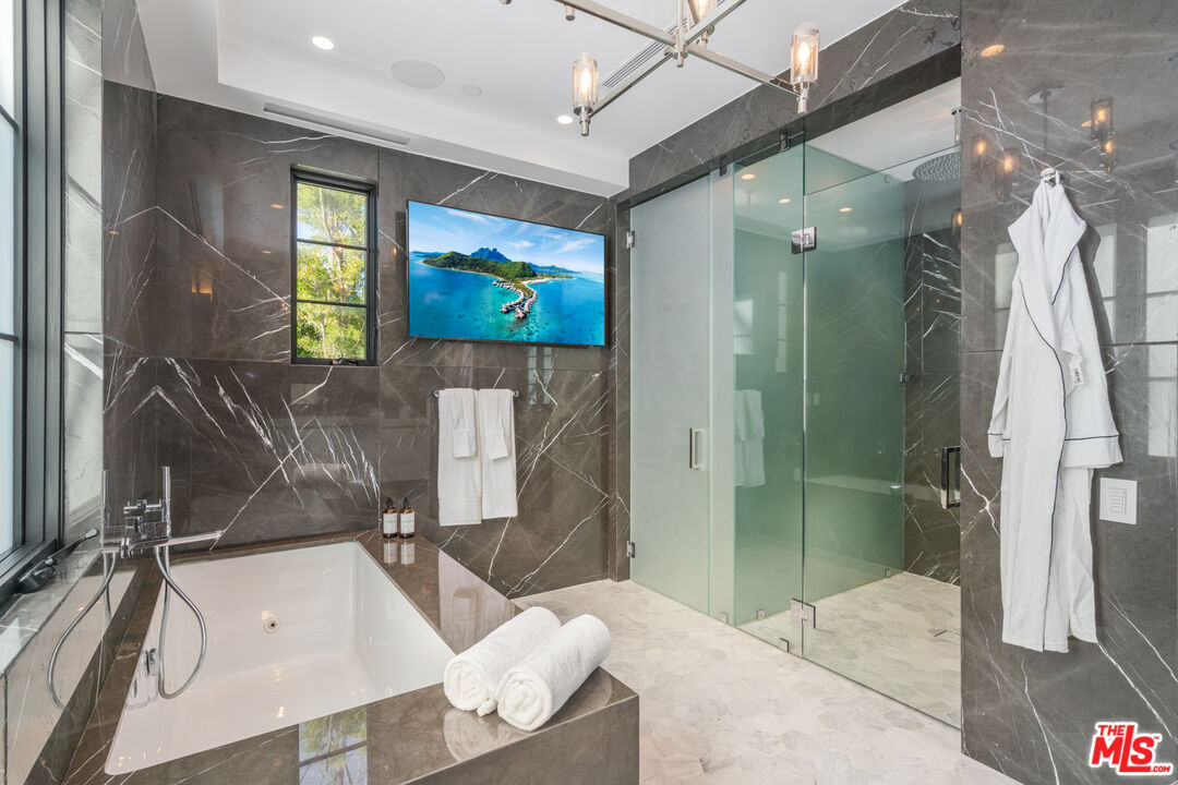 611 North Hillcrest Road Beverly Hills, CA 90210 - Photo 58 of 65