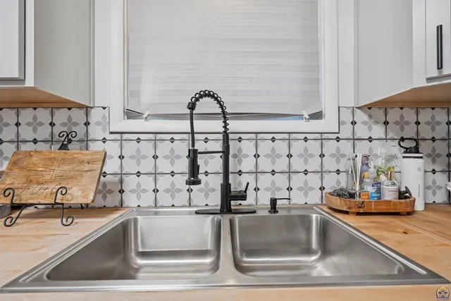 $207,500 | 4801 Southwest 20th Street, Topeka, KS 66604