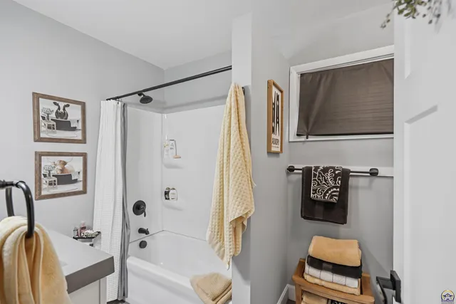 $207,500 | 4801 Southwest 20th Street, Topeka, KS 66604