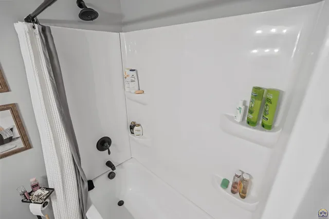 $207,500 | 4801 Southwest 20th Street, Topeka, KS 66604