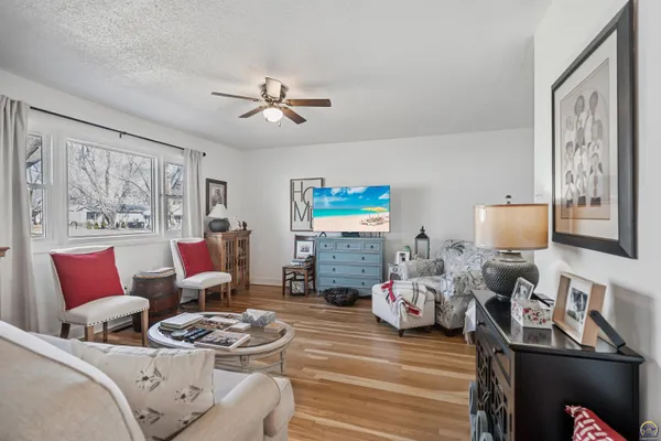 $204,500 | 4801 Southwest 20th Street, Topeka, KS 66604