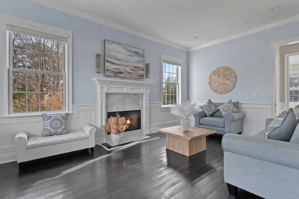 $90,000 | 490 Montauk Highway, Southampton, NY 11968