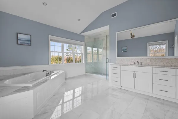 $90,000 | 490 Montauk Highway, Southampton, NY 11968
